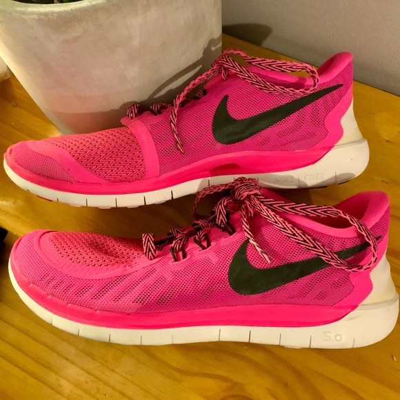Gently used neon pink nike free 5.0 size 5 - Picture 2 of 3